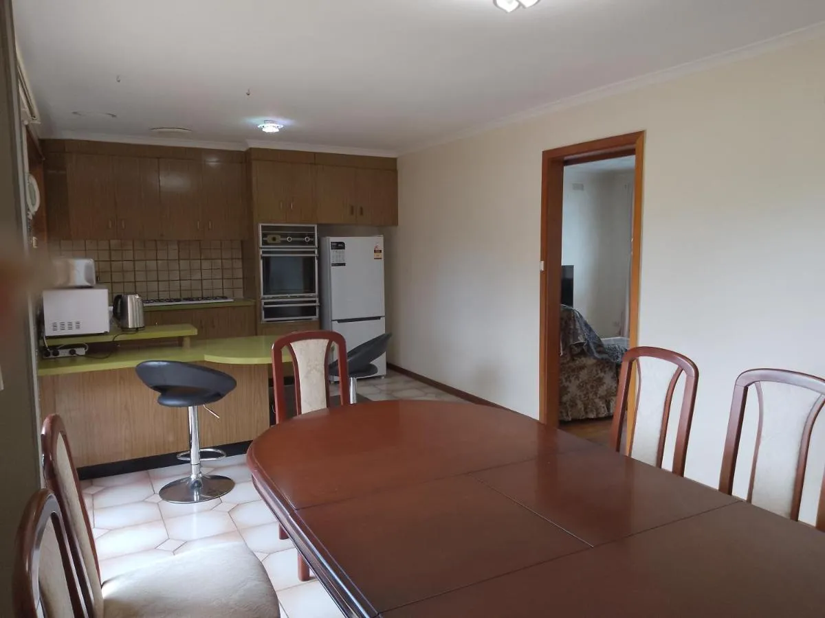 Image 5 of Charming Three-Bedroom Holiday Home Near Tourist Attractions