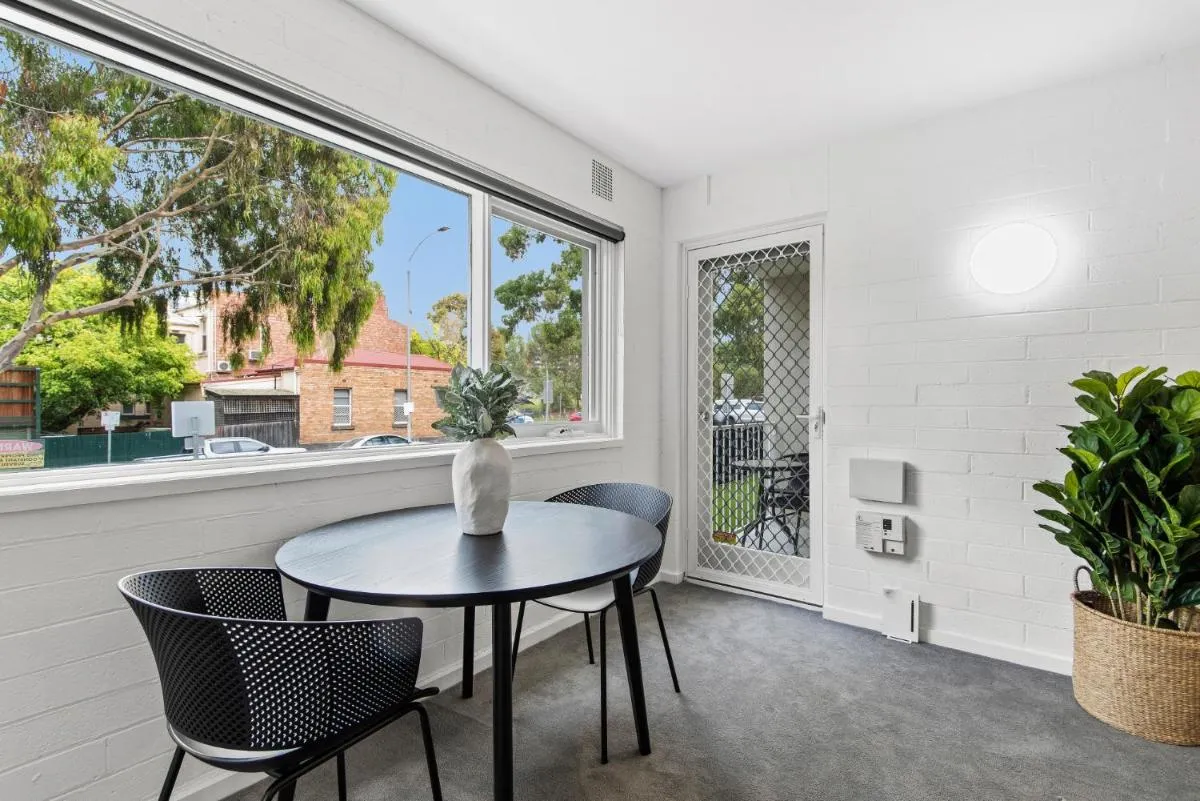 Image 4 of Chic 1-Bed Apartment Across from Royal Park