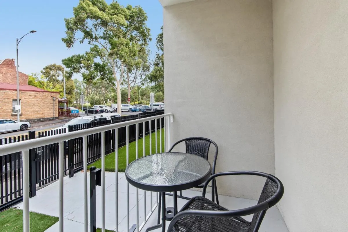 Image 6 of Chic 1-Bed Apartment Across from Royal Park
