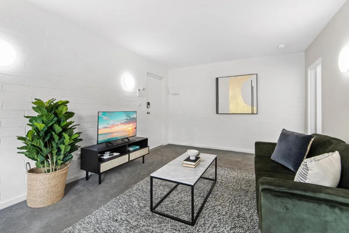 Image 5 of Chic 1-Bed Apartment Across from Royal Park