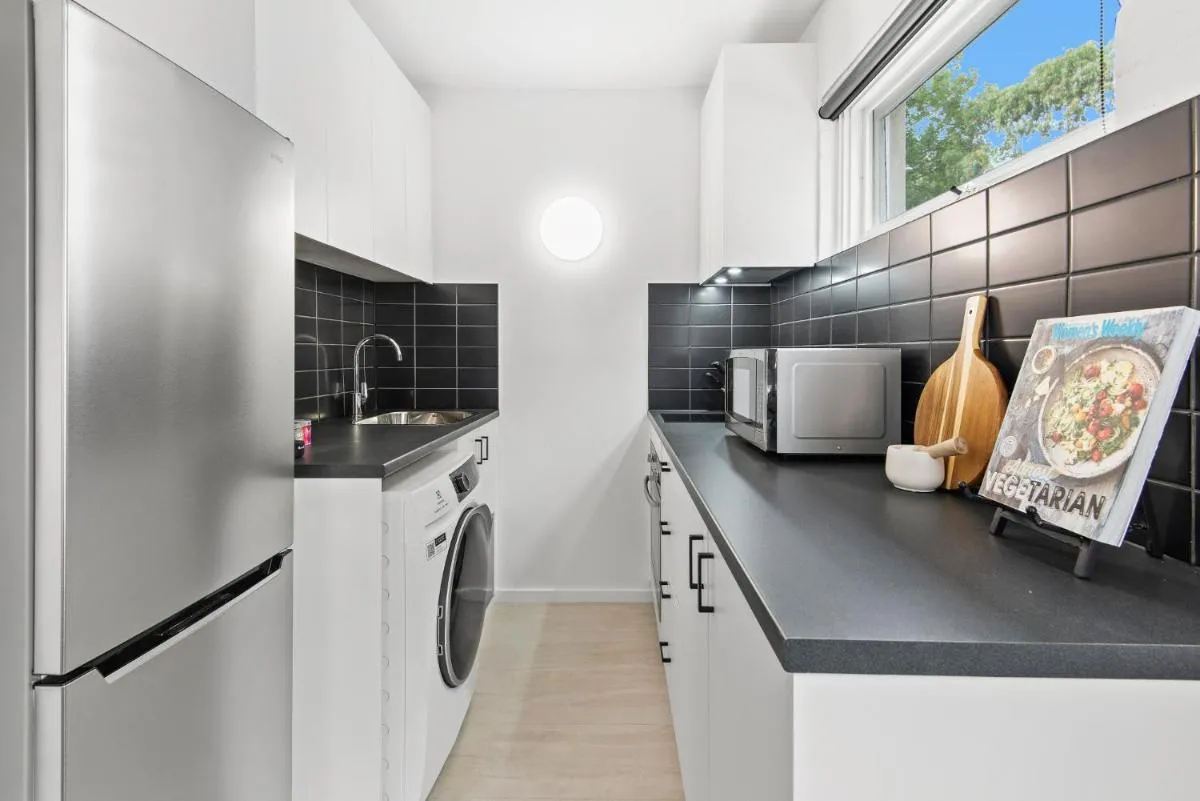 Image 2 of Chic 1-Bed Apartment Across from Royal Park