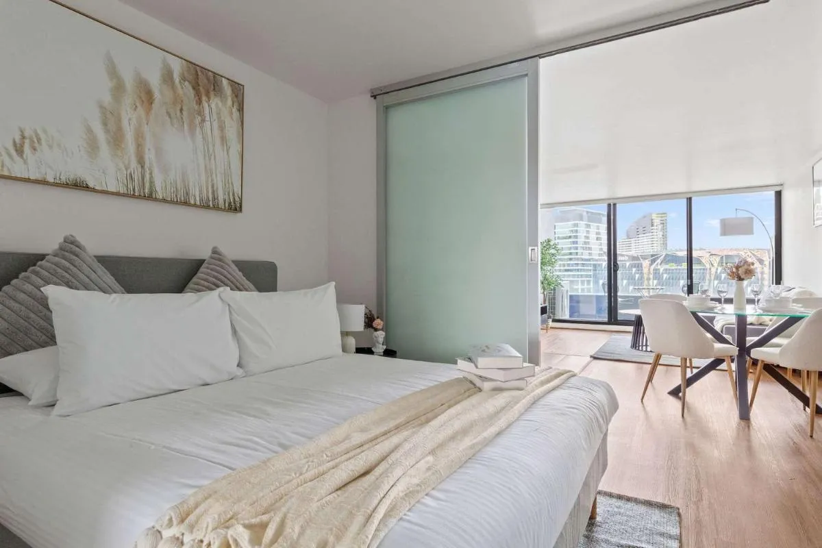 Image 6 of Chic Apartment by Southern Cross FREE Parking