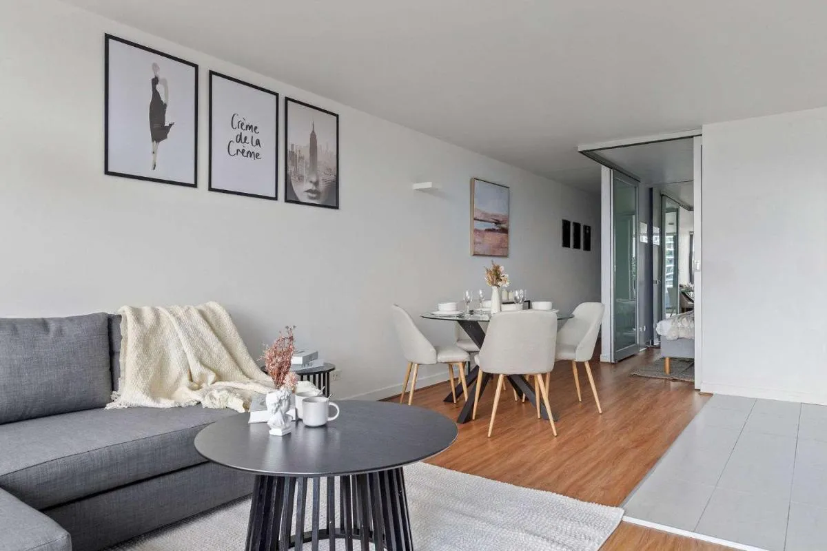 Image 3 of Chic Apartment by Southern Cross FREE Parking
