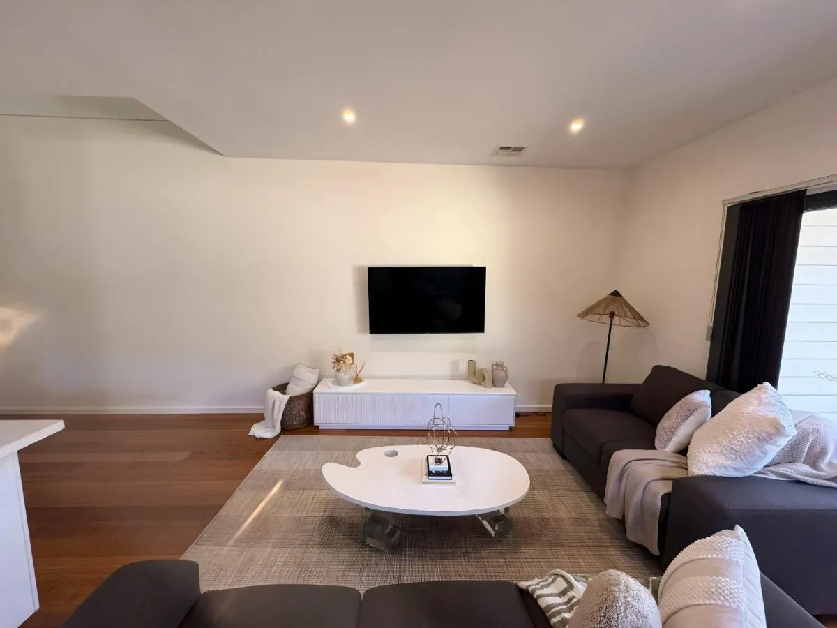 Image 6 of City & Beach Retreat