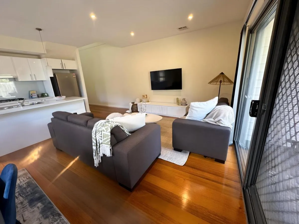 Image 2 of City & Beach Retreat