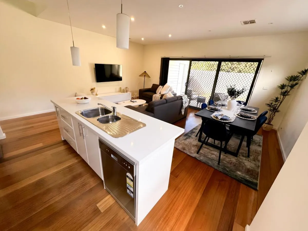 Image 1 of City & Beach Retreat