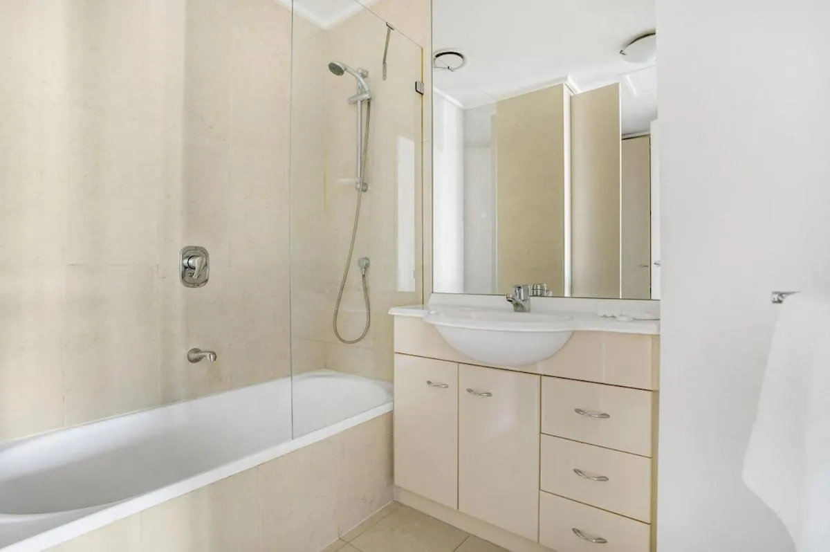 Image 2 of City Point – Luxury Apt with parking pool tennis