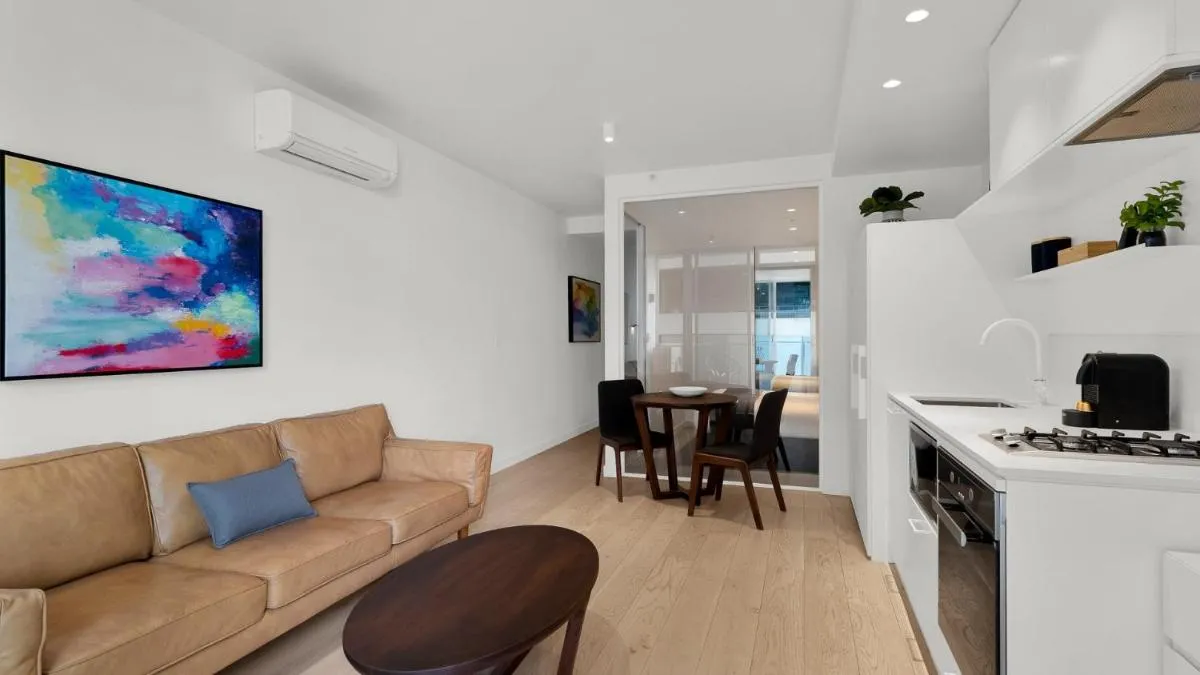 Image 3 of Claremont Suite 1008