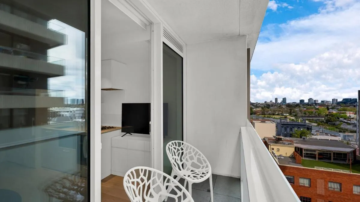 Image 5 of Claremont Suite 1008