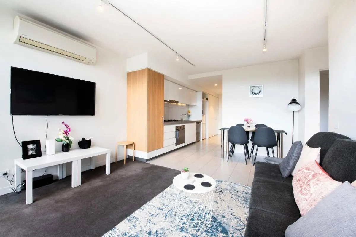 Image 4 of Clarendon St Chic 2 Bedroom Apartment w Parking