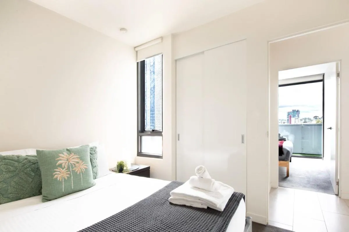 Image 1 of Clarendon St Chic 2 Bedroom Apartment w Parking