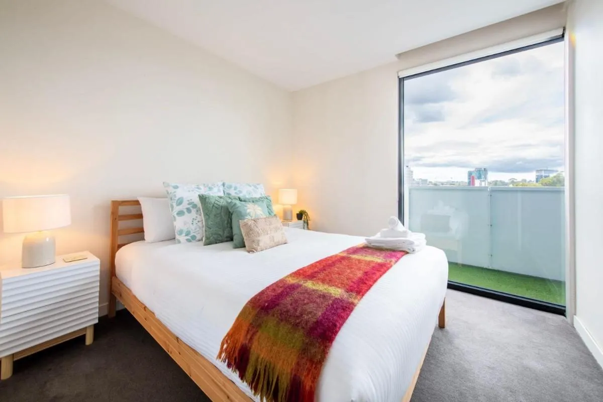 Image 6 of Clarendon St Chic 2 Bedroom Apartment w Parking