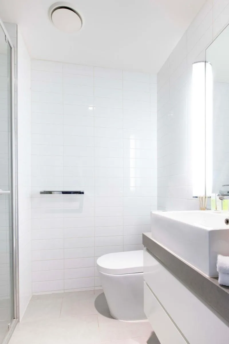 Image 3 of Clarendon St Chic 2 Bedroom Apartment w Parking