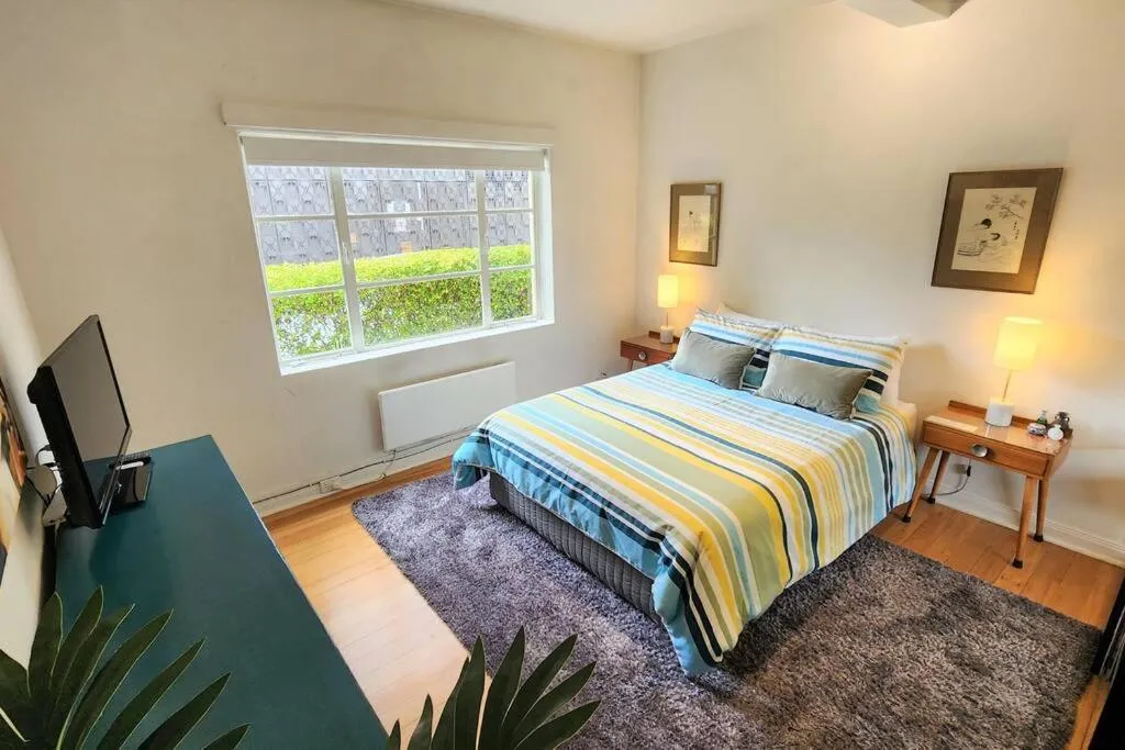 Image 1 of Classic comfort, space and style, steps from Albert Park