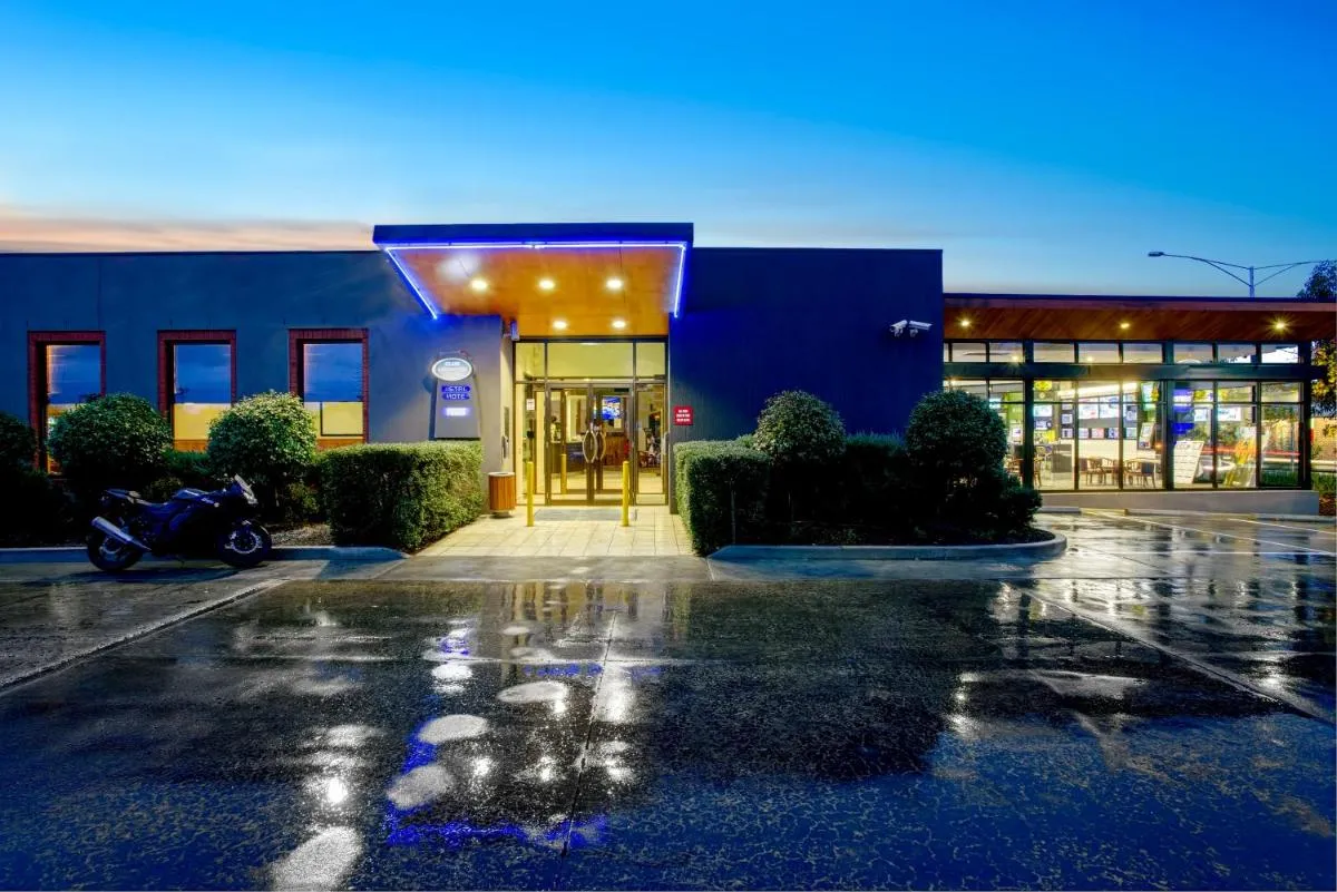 Image 5 of Club Laverton