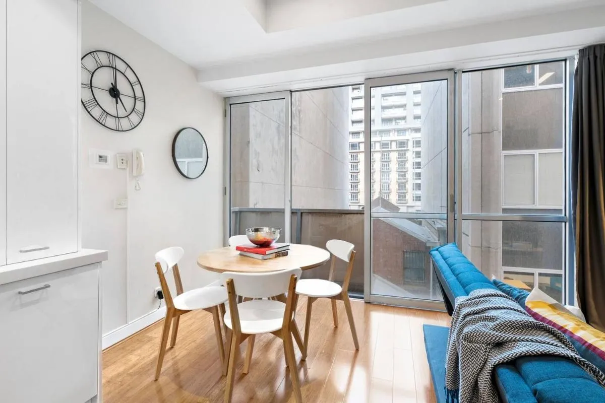 Image 6 of ‘Collins Central’ Sleek Light-filled Pad in the CBD