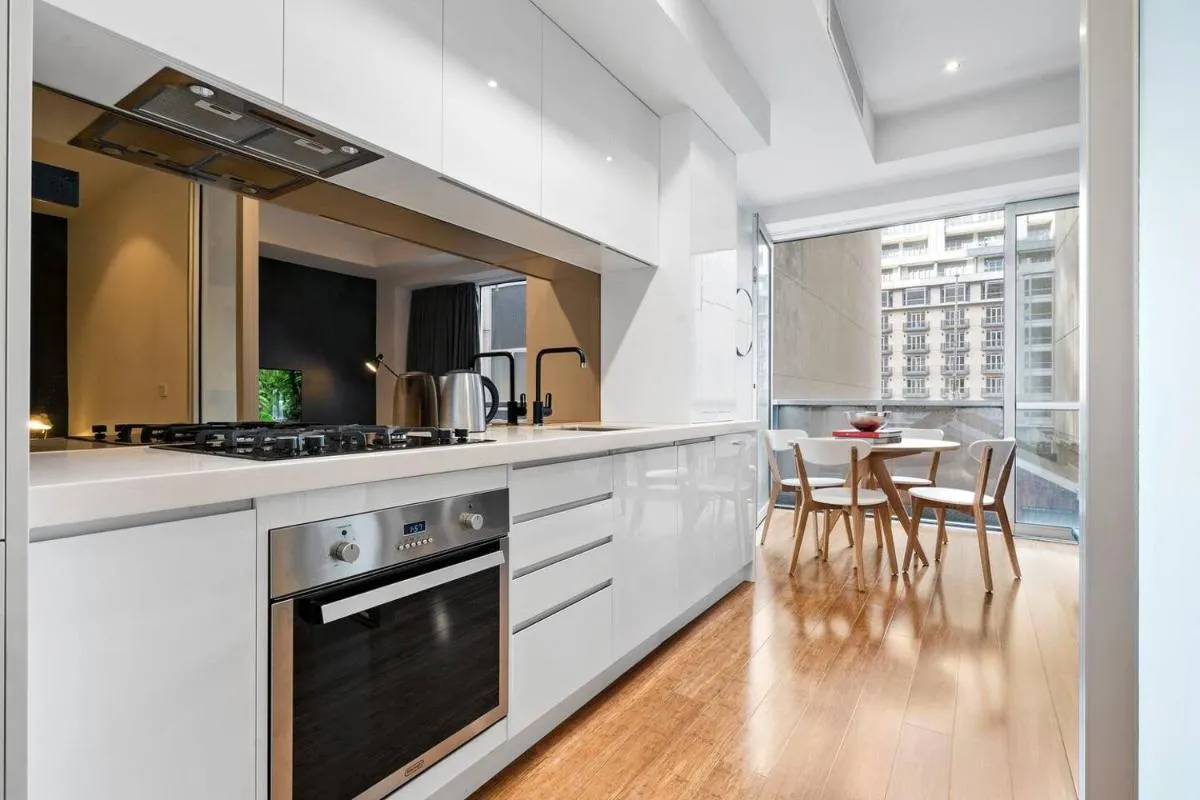 Image 3 of ‘Collins Central’ Sleek Light-filled Pad in the CBD