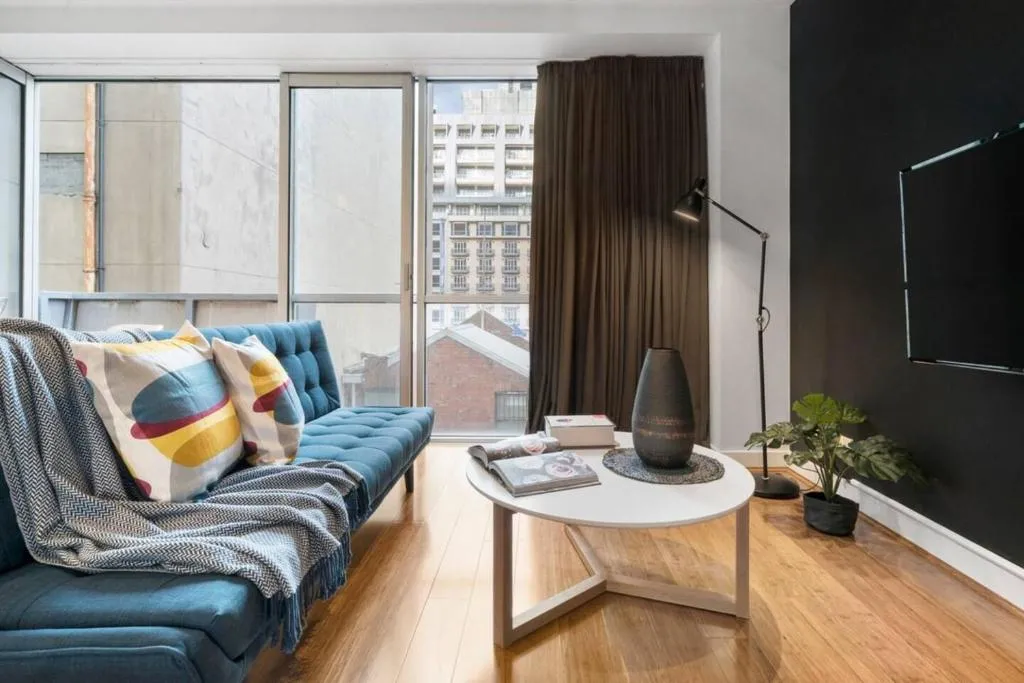 Image of ‘Collins Central’ Sleek Light-filled Pad in the CBD