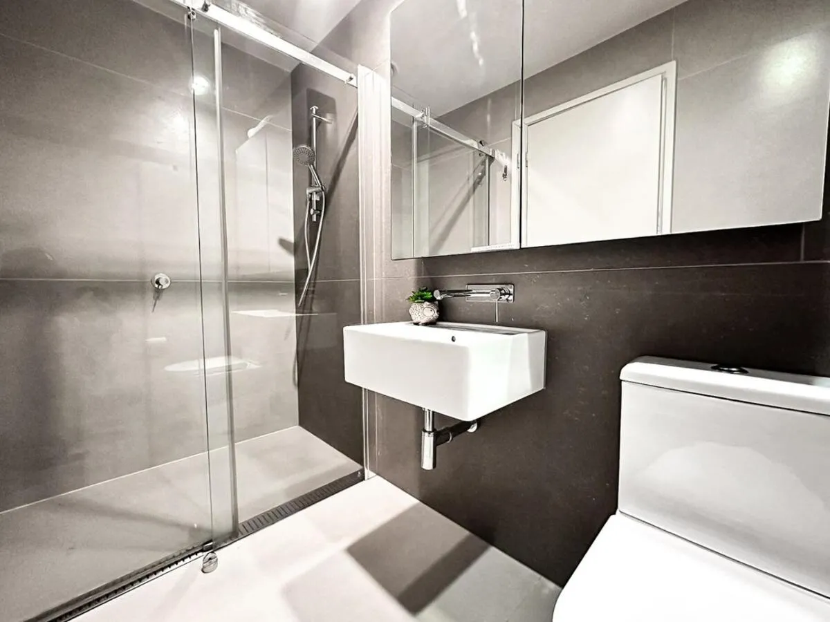 Image 2 of Collins Night View 1br Apt In Melbournegym