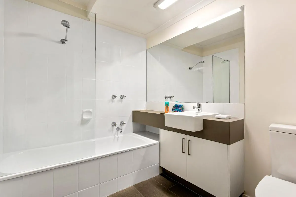 Image 2 of Comfort Apartments Royal Gardens