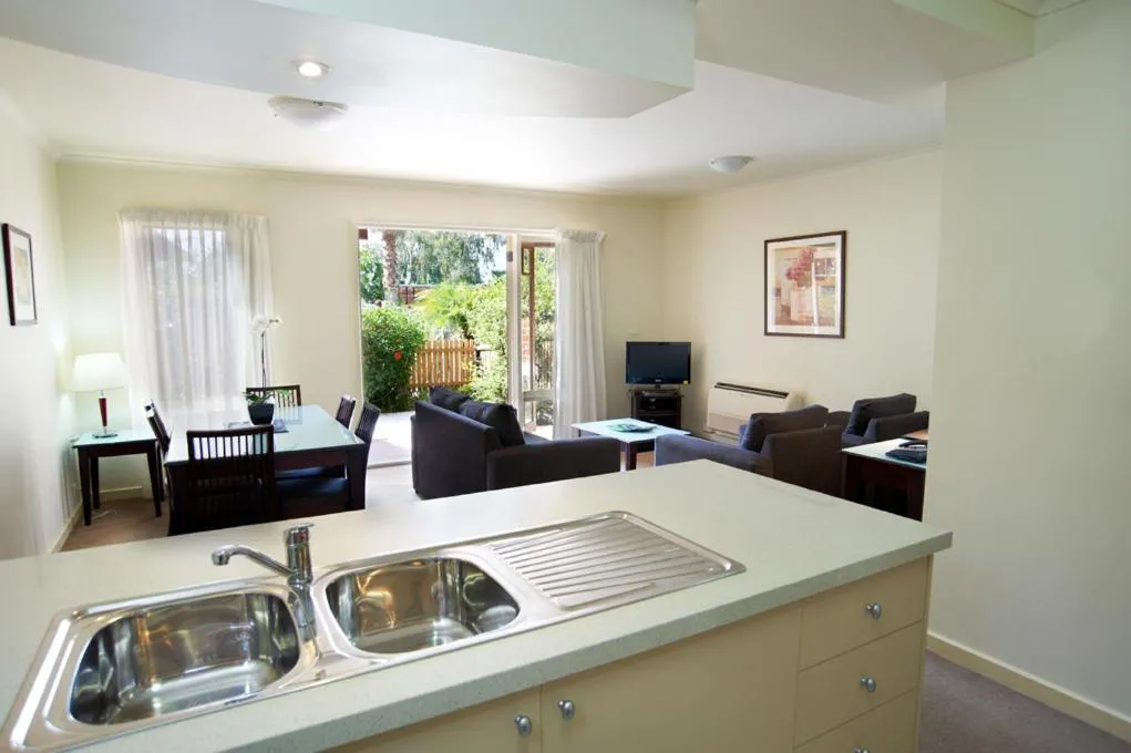 Image 4 of Comfort Apartments Royal Gardens