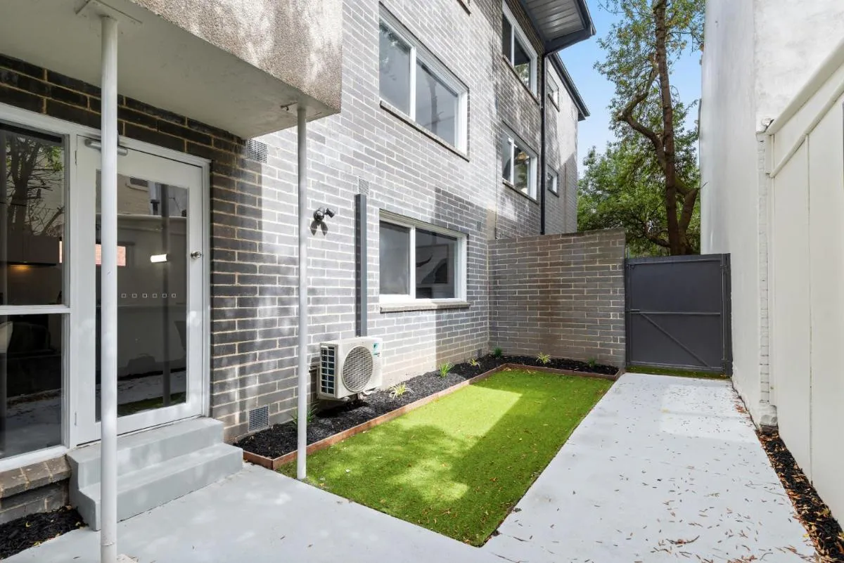 Image 3 of Comfortable 1-Bed Unit with Private Courtyard