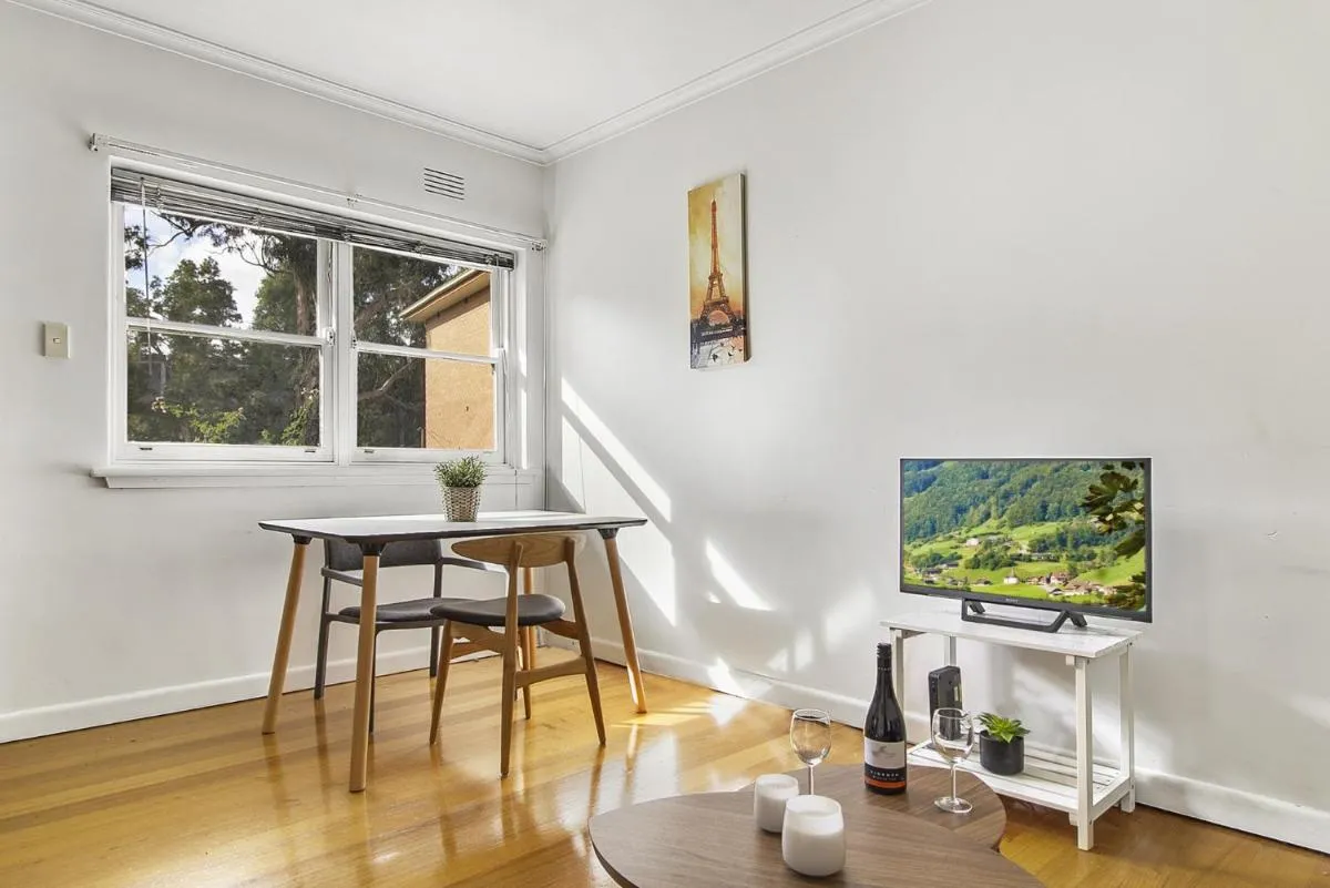 Image 3 of Comfy One-Bedroom Unit Between City and Airport