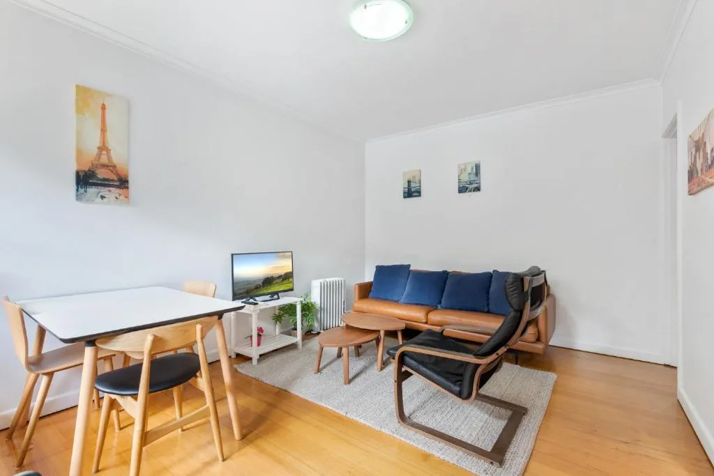 Image of Comfy One-Bedroom Unit Between City and Airport