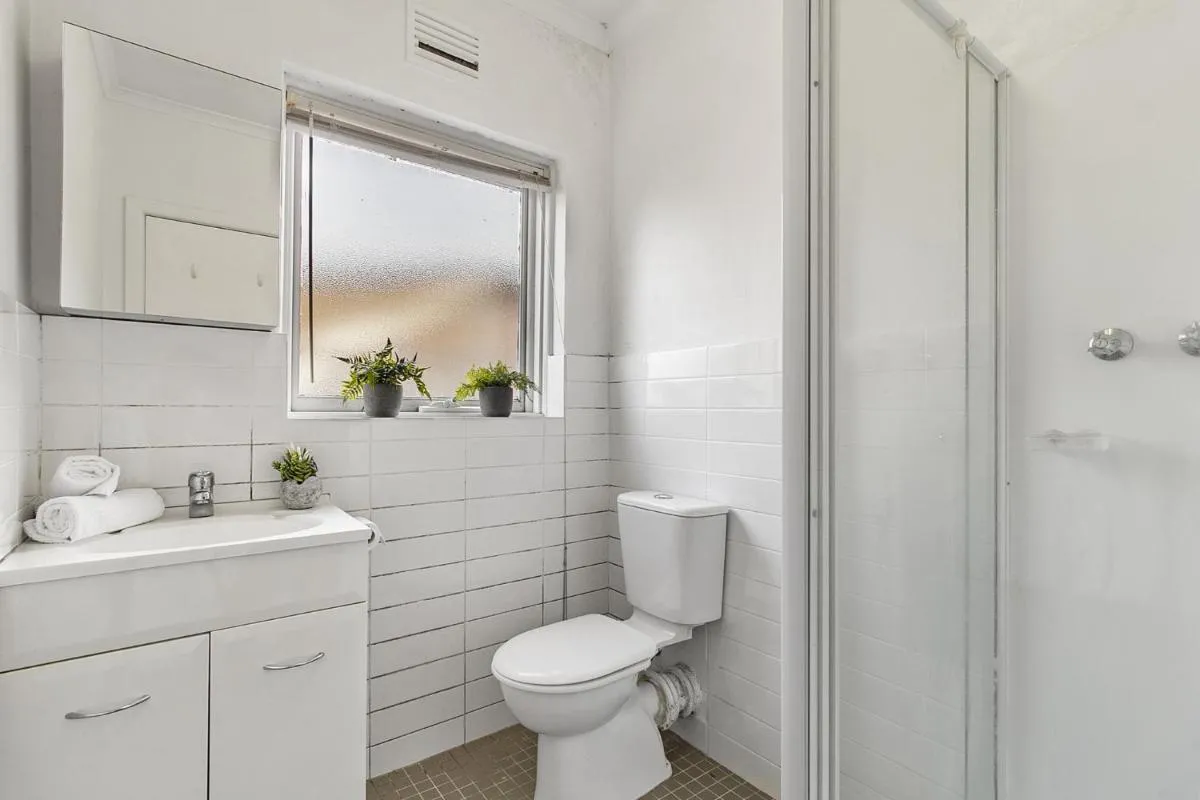 Image 2 of Comfy One-Bedroom Unit Between City and Airport