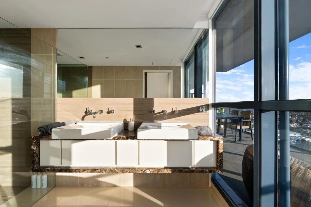 Image 2 of Complete Host Clarendon St Apartments