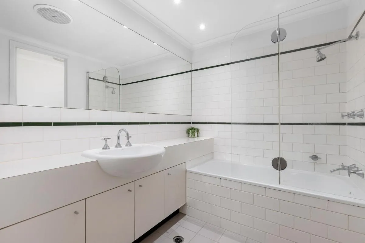 Image 2 of Complete Host Dodds St Apartments
