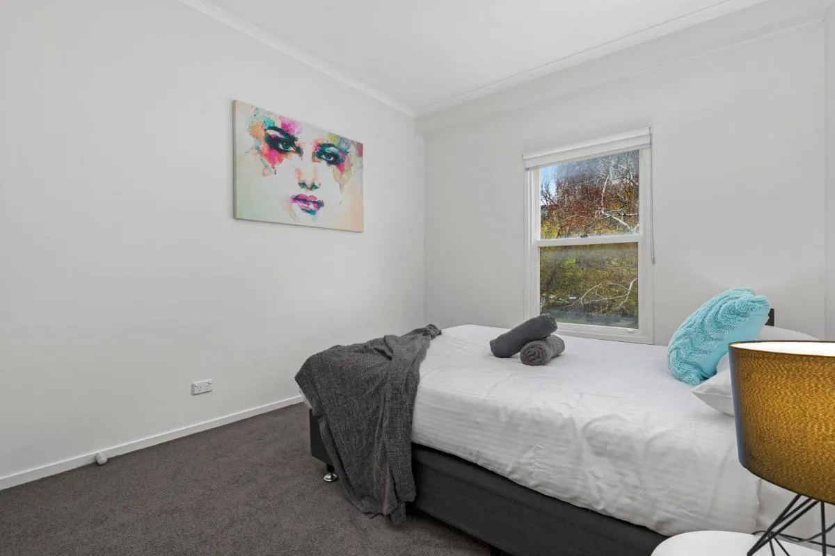 Image 6 of Complete Host Dodds St Apartments