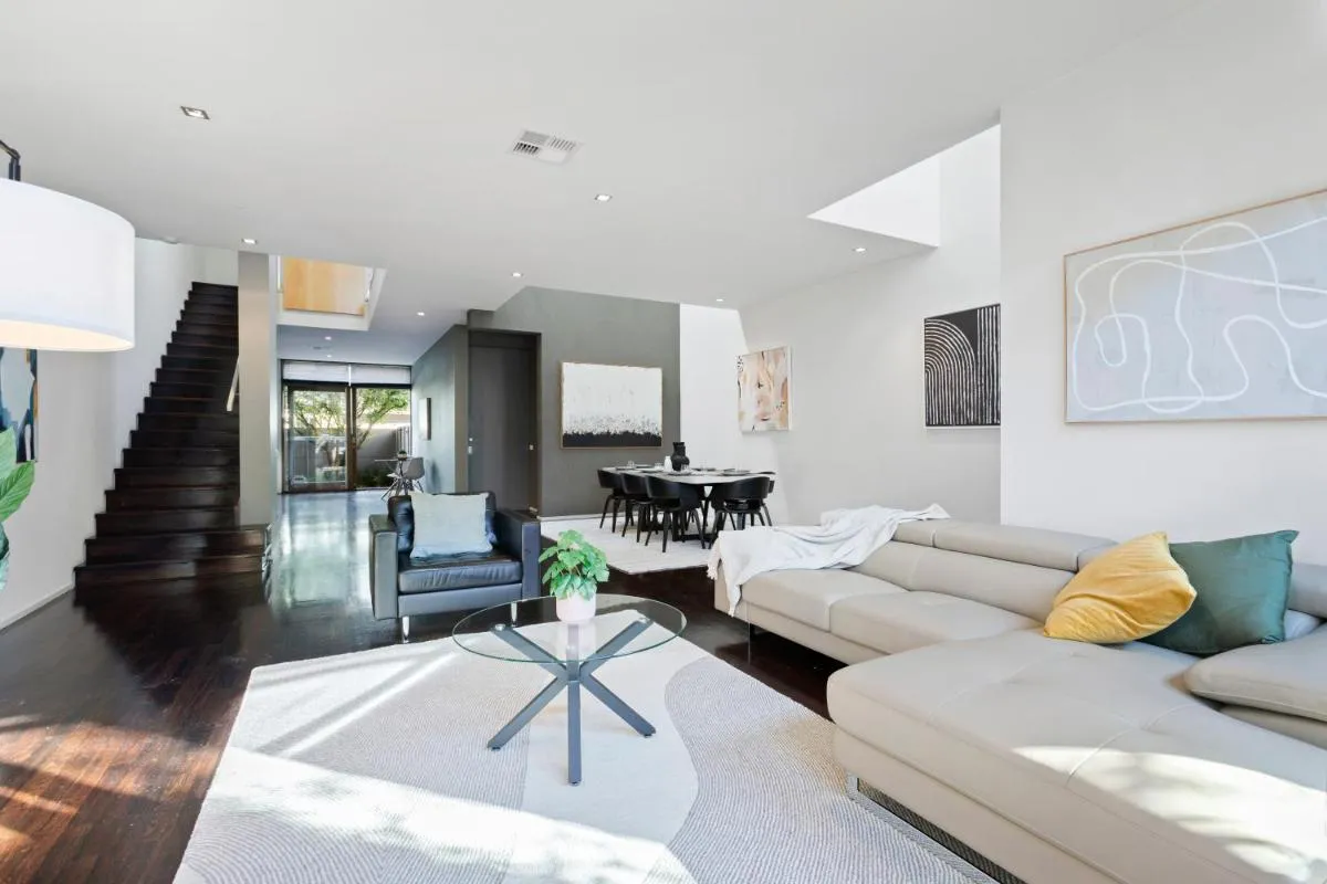 Image 5 of Complete Host South Yarra Townhouse