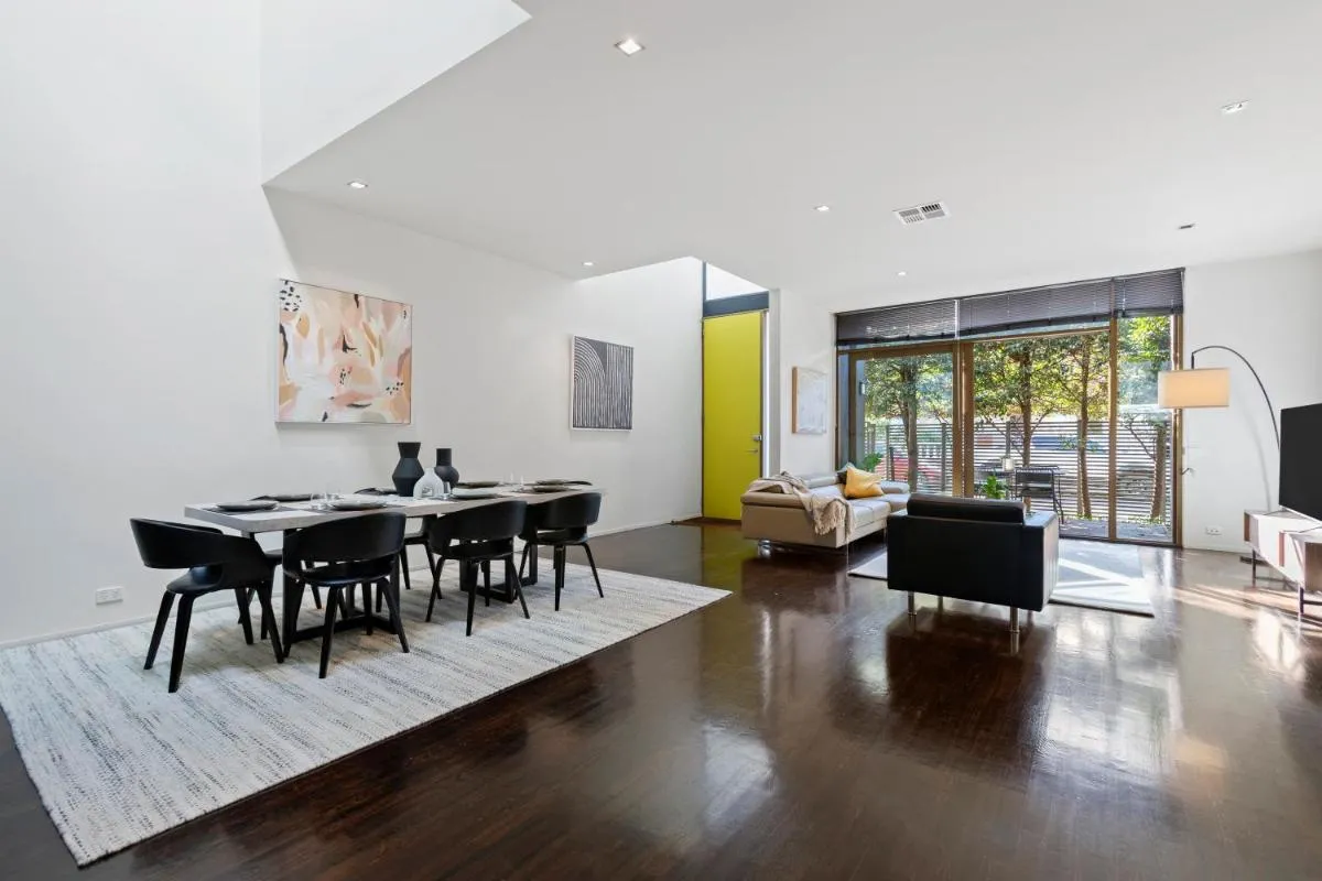 Image 3 of Complete Host South Yarra Townhouse