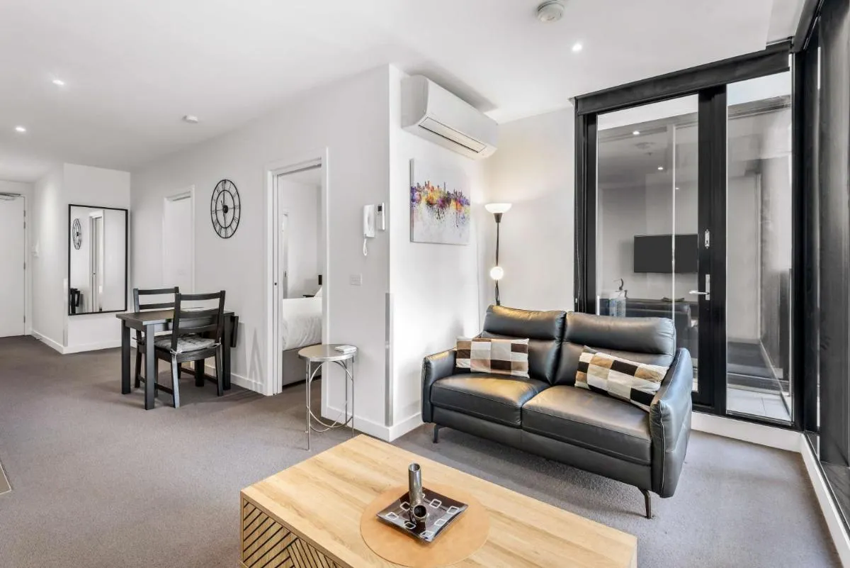 Image 4 of Contemporary 1-Bed Apartment with Pool and Gym