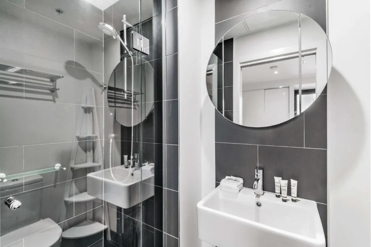 Image 2 of Contemporary 1-Bed Apartment with Pool and Gym