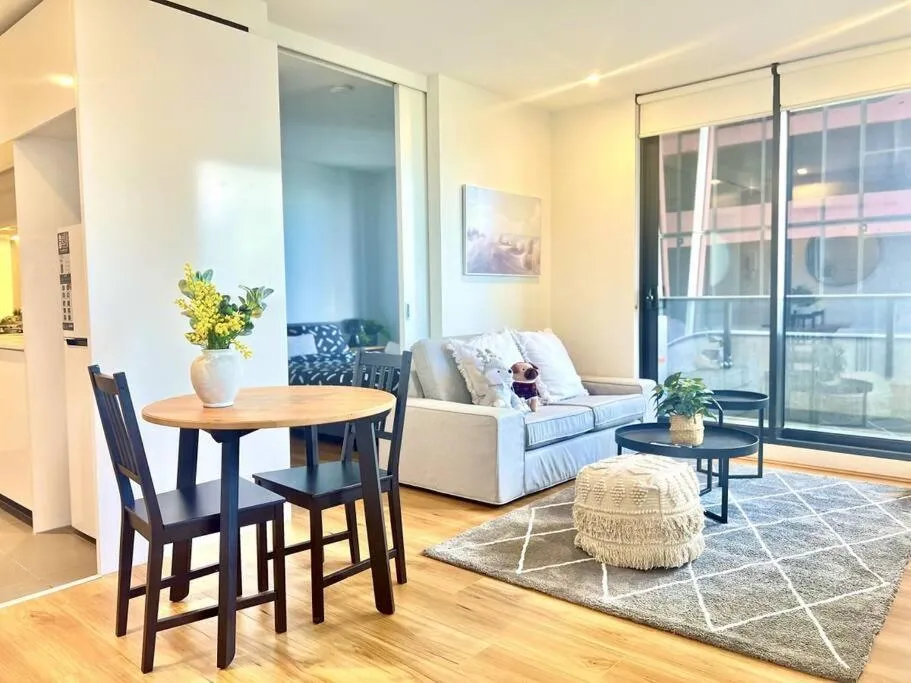 Image of Contemporary 2-Bed Apartment in Melbourne CBD
