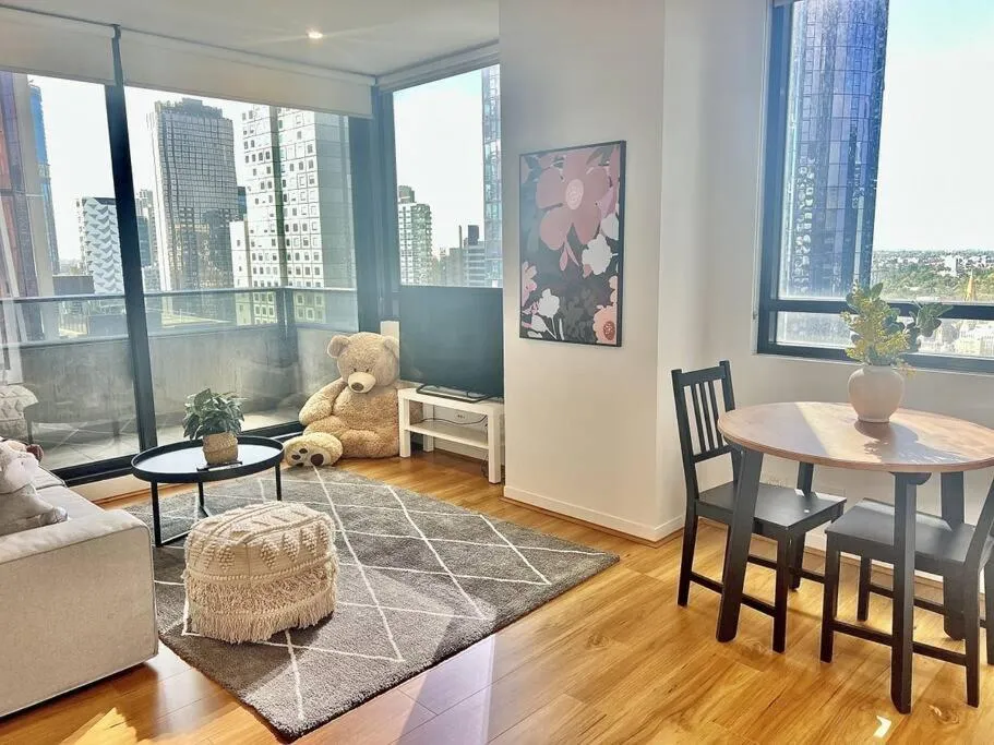 Image 4 of Contemporary 2-Bed Apartment in Melbourne CBD