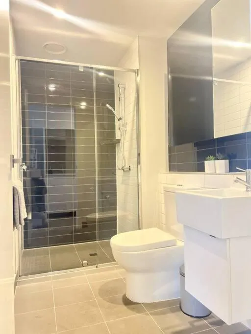Image 6 of Contemporary 2-Bed Apartment in Melbourne CBD