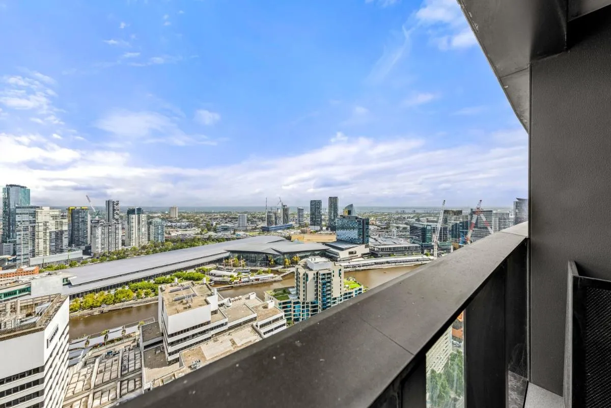 Image 3 of Convenient One Bedroom Apartment in Docklands