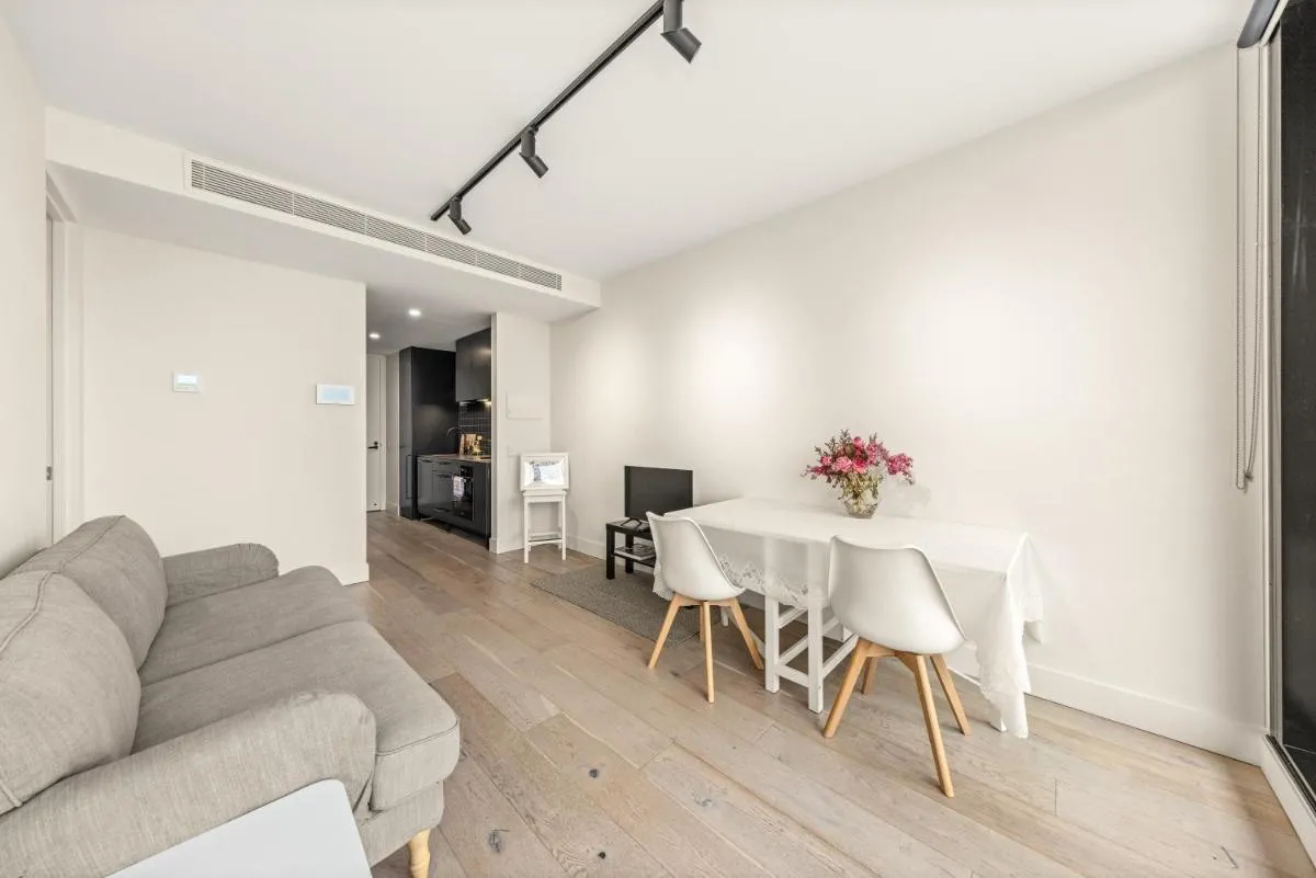 Image 3 of Convenient located 1 bedroom Apartment in Hawthorn