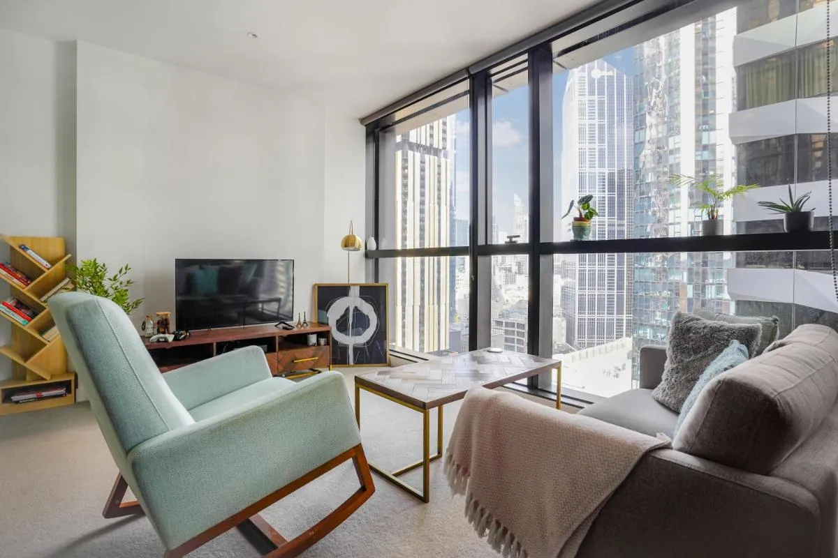 Image 5 of Cosy 2-bedroom retreat with city view near QVM