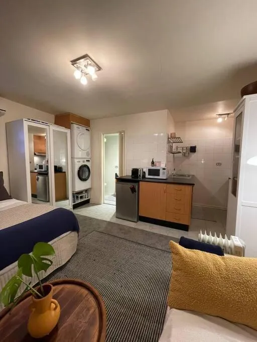 Image 3 of Cosy Studio with Courtyard in Vibrant Fitzroy!