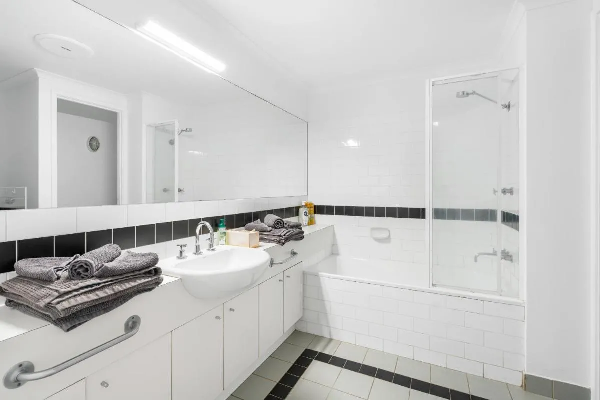 Image 2 of Coventry Gardens Family Escape -sleeps 4