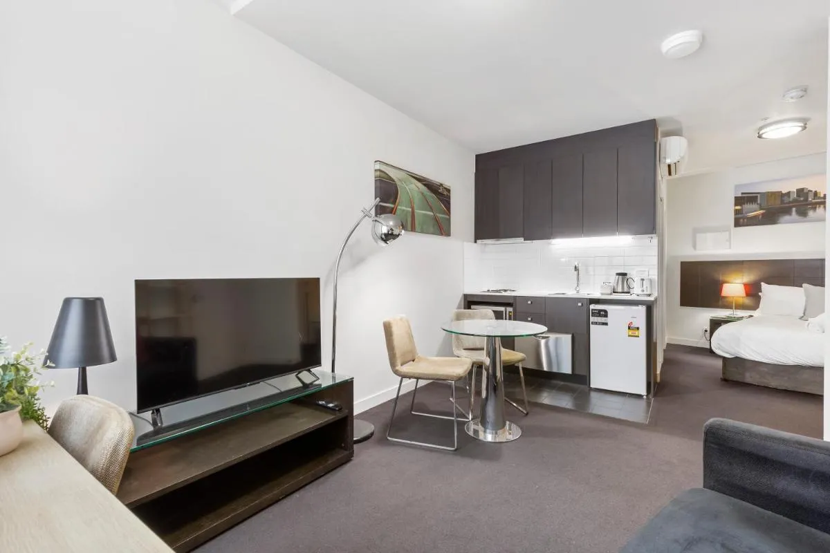Image 6 of Cozy 1BR Apt in Downtown Melbourne w Wi-Fi