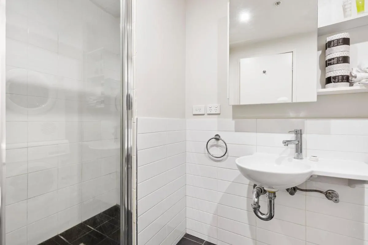 Image 2 of Cozy 1BR Apt in Downtown Melbourne w Wi-Fi