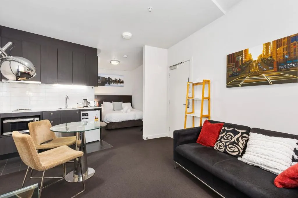 Image of Cozy 1BR Apt in Downtown Melbourne w Wi-Fi