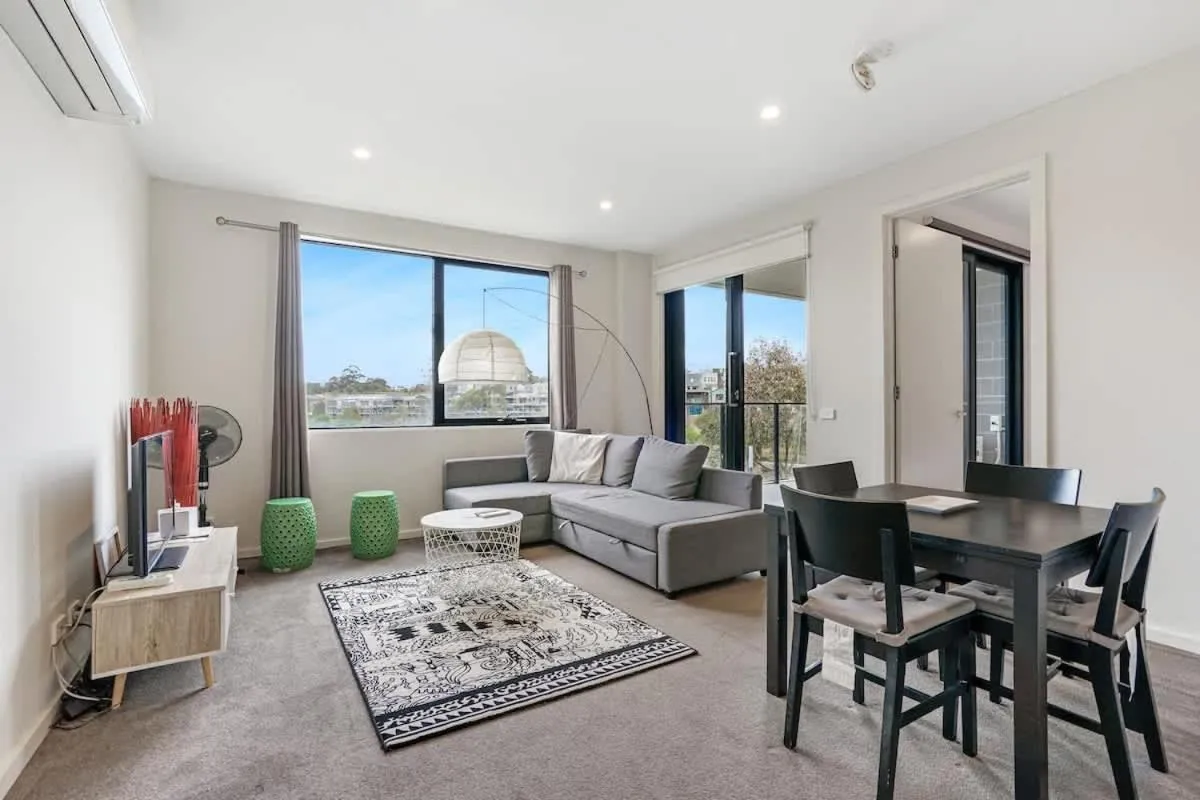 Image 3 of Cozy & Convenient Bundoora Apt withparking