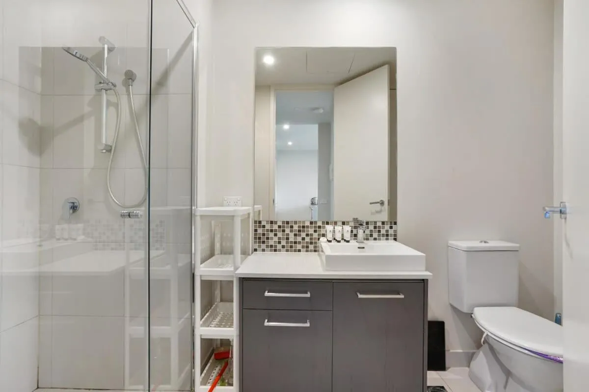 Image 2 of Cozy & Convenient Bundoora Apt withparking