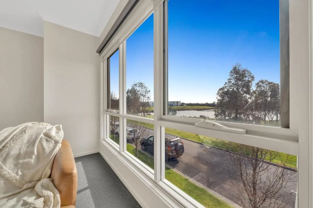 Image of Cozy Lake Facing Apartment King Bed